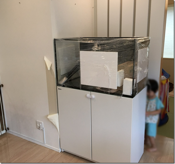 image リビングに設置したRed Sea Reefer(レッドシーリーファー)250オーバーフロー水槽